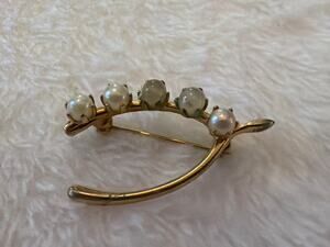 Vintage Gold Tone Faux Pearl Wishbone Crescent Bar Brooch Elegant Pin Jewelry